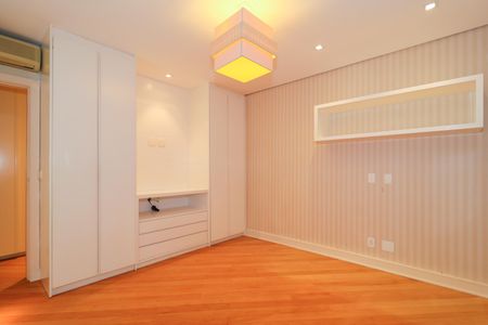 Apartamento para alugar com 373m², 5 quartos e 5 vagas Apartamento para alugar com 373m², 5 quartos e 5 vagasSuíte 3