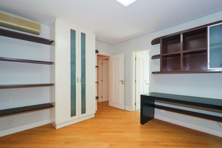 Apartamento para alugar com 373m², 5 quartos e 5 vagas Apartamento para alugar com 373m², 5 quartos e 5 vagasSuíte 2