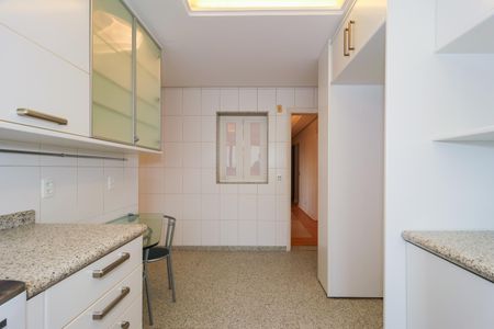 Apartamento para alugar com 373m², 5 quartos e 5 vagas Apartamento para alugar com 373m², 5 quartos e 5 vagasCozinha