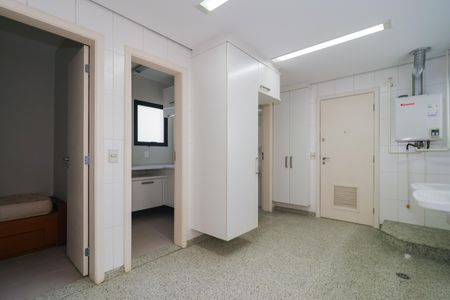 Apartamento para alugar com 373m², 5 quartos e 5 vagas Apartamento para alugar com 373m², 5 quartos e 5 vagasÁrea de Serviço