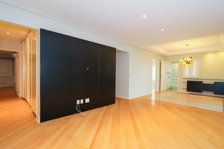 Apartamento para alugar com 373m², 5 quartos e 5 vagas Apartamento para alugar com 373m², 5 quartos e 5 vagasSala de TV