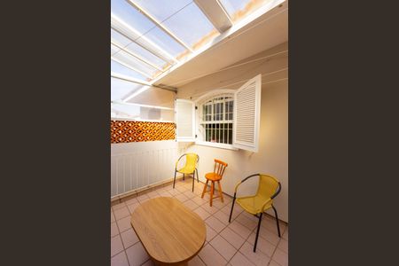 Casa à venda com 140m², 3 quartos e 2 vagas Casa à venda com 140m², 3 quartos e 2 vagasChurrasqueira