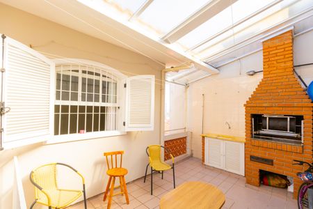 Casa à venda com 140m², 3 quartos e 2 vagas Casa à venda com 140m², 3 quartos e 2 vagasChurrasqueira