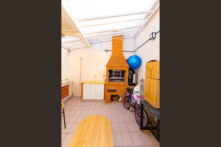 Casa à venda com 140m², 3 quartos e 2 vagas Casa à venda com 140m², 3 quartos e 2 vagasChurrasqueira