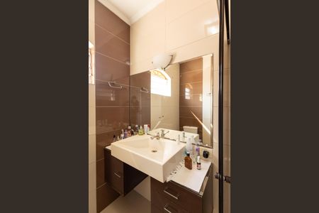 Casa à venda com 140m², 3 quartos e 2 vagas Casa à venda com 140m², 3 quartos e 2 vagasBanheiro da Suíte