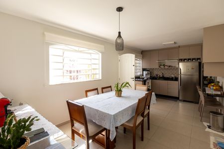 Casa à venda com 140m², 3 quartos e 2 vagas Casa à venda com 140m², 3 quartos e 2 vagasCozinha