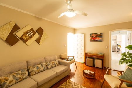 Casa à venda com 140m², 3 quartos e 2 vagas Casa à venda com 140m², 3 quartos e 2 vagasSala de Estar