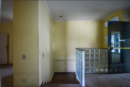 Casa à venda com 463m², 9 quartos e 8 vagasEscada