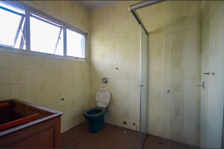 Casa à venda com 463m², 9 quartos e 8 vagasBanheiro da Suíte 1