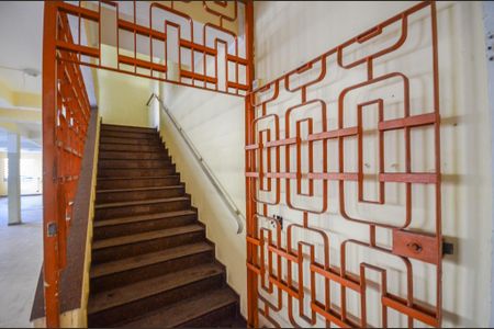 Casa à venda com 463m², 9 quartos e 8 vagasEscada