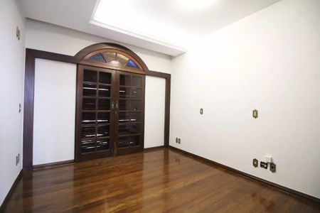 Casa para alugar com 500m², 6 quartos e 8 vagas