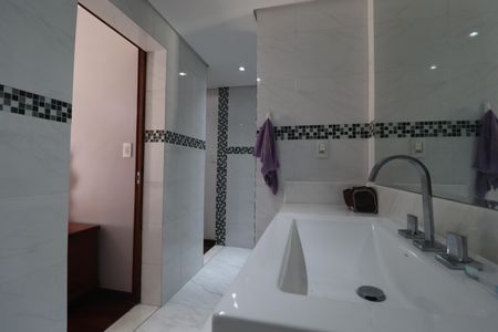 Casa para alugar com 180m², 3 quartos e 2 vagasBanheiro Quarto 1 suíte