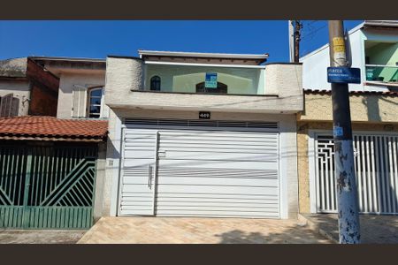 Casa para alugar com 180m², 3 quartos e 2 vagasFachada