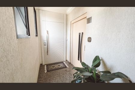 Apartamento à venda com 133m², 4 quartos e 2 vagas Apartamento à venda com 133m², 4 quartos e 2 vagasHall de entrada