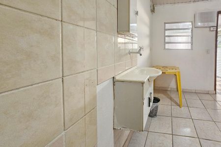 Casa para alugar com 18m², 1 quarto e sem vagaBanheiro