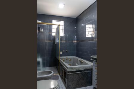 Casa à venda com 320m², 4 quartos e 3 vagasBanheiro da Suíte 1