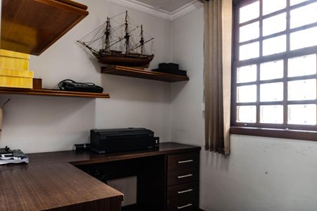 Casa à venda com 320m², 4 quartos e 3 vagasEscritório