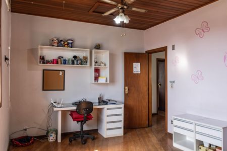 Casa à venda com 320m², 4 quartos e 3 vagasSuíte 2