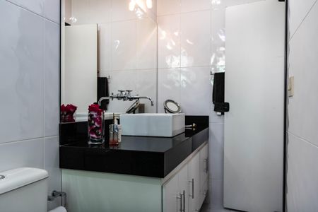 Casa à venda com 320m², 4 quartos e 3 vagasBanheiro da Suíte 2