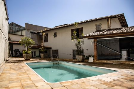 Casa à venda com 320m², 4 quartos e 3 vagasPiscina