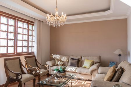 Casa à venda com 320m², 4 quartos e 3 vagasSala