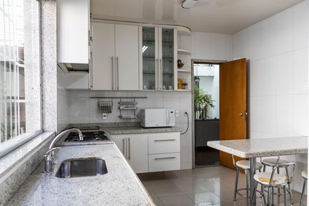Casa à venda com 320m², 4 quartos e 3 vagasCozinha