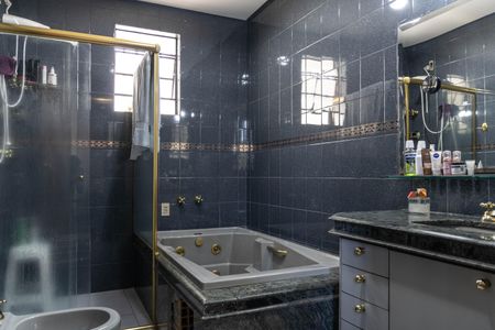 Casa à venda com 320m², 4 quartos e 3 vagasBanheiro da Suíte 1