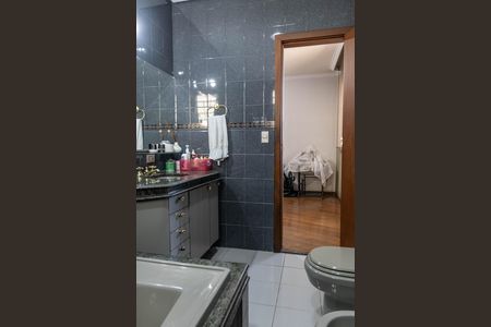 Casa à venda com 320m², 4 quartos e 3 vagasBanheiro da Suíte 1