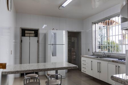 Casa à venda com 320m², 4 quartos e 3 vagasCozinha