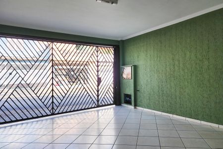 Casa à venda com 220m², 3 quartos e 2 vagas Casa à venda com 220m², 3 quartos e 2 vagasGaragem