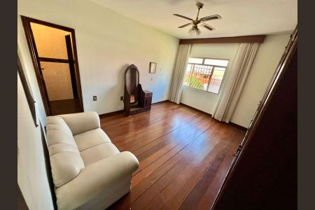 Casa à venda com 263m², 6 quartos e 3 vagasQuarto 4 - Suíte