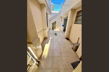 Casa à venda com 263m², 6 quartos e 3 vagasFundos casa