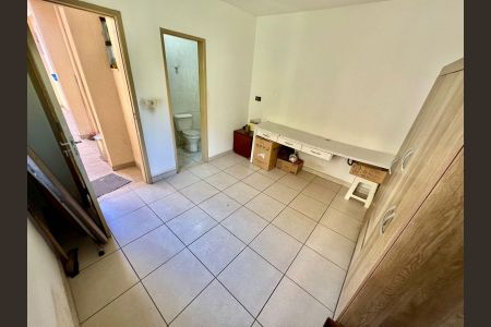 Casa à venda com 263m², 6 quartos e 3 vagasQuarto 6 - Suíte (piso inferior)