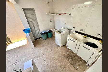 Casa à venda com 263m², 6 quartos e 3 vagasÁrea de Serviço