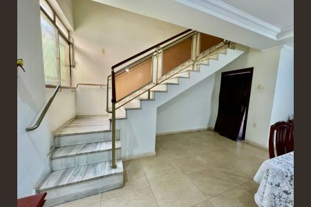 Casa à venda com 263m², 6 quartos e 3 vagasAcesso aos quartos