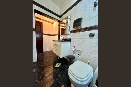 Casa à venda com 263m², 6 quartos e 3 vagasQuarto 4 - Suíte