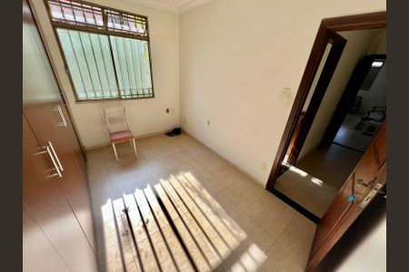 Casa à venda com 263m², 6 quartos e 3 vagasQuarto 2