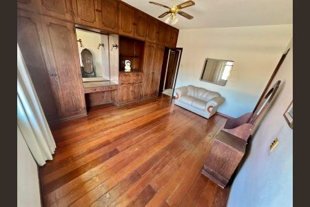 Casa à venda com 263m², 6 quartos e 3 vagasQuarto 4 - Suíte