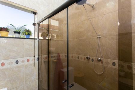 Casa à venda com 100m², 3 quartos e 4 vagas Casa à venda com 100m², 3 quartos e 4 vagasBanheiro da Suíte