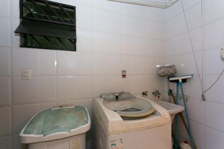 Casa à venda com 100m², 3 quartos e 4 vagas Casa à venda com 100m², 3 quartos e 4 vagasÁrea de Serviço