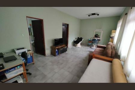 Casa à venda com 219m², 3 quartos e 4 vagas