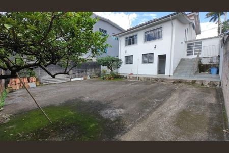 Casa à venda com 219m², 3 quartos e 4 vagas