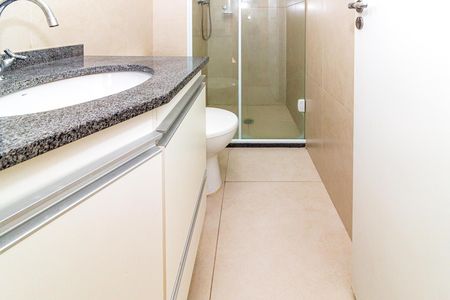 Banheiro social de apartamento para alugar com 2 quartos, 62m² em Socorro, São Paulo