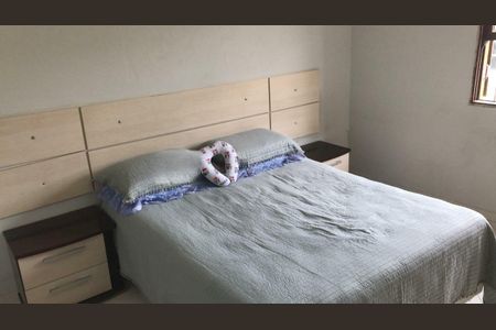 Casa à venda com 107m², 3 quartos e 2 vagas