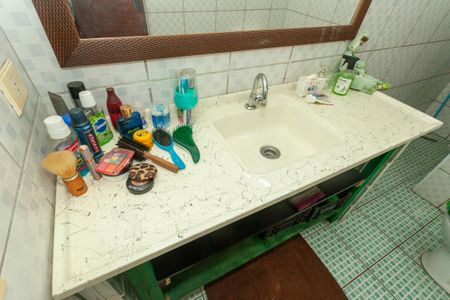 Casa à venda com 78m², 4 quartos e 3 vagasBanheiro