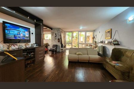 Casa à venda com 270m², 3 quartos e 8 vagas