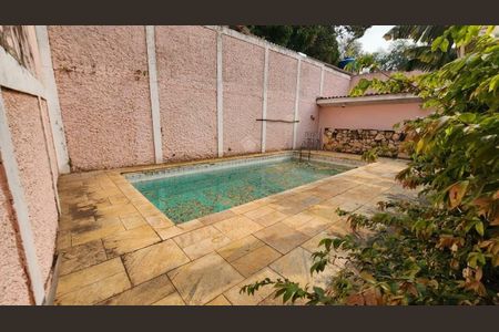 Casa à venda com 270m², 3 quartos e 8 vagas