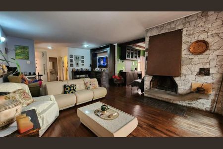 Casa à venda com 270m², 3 quartos e 8 vagas