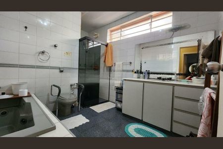 Casa à venda com 270m², 3 quartos e 8 vagas