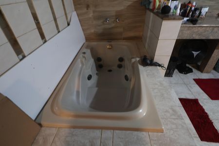 Casa à venda com 200m², 3 quartos e 3 vagasBanheiro da Suíte 2